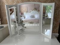Зеркало трильяж Натали для туалетного столика (960х800х30) белый глянец. Фото №1