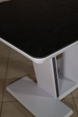 Стол обеденный  цвет каркаса белый глянец, цвет столешницы керамогранит серый лофт. Фото №4